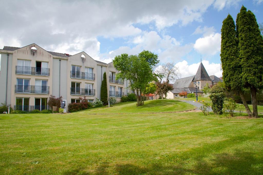 Logis L'Ermitage Hotel & Restaurant Saulges Exteriör bild