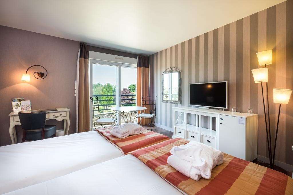 Logis L'Ermitage Hotel & Restaurant Saulges Exteriör bild