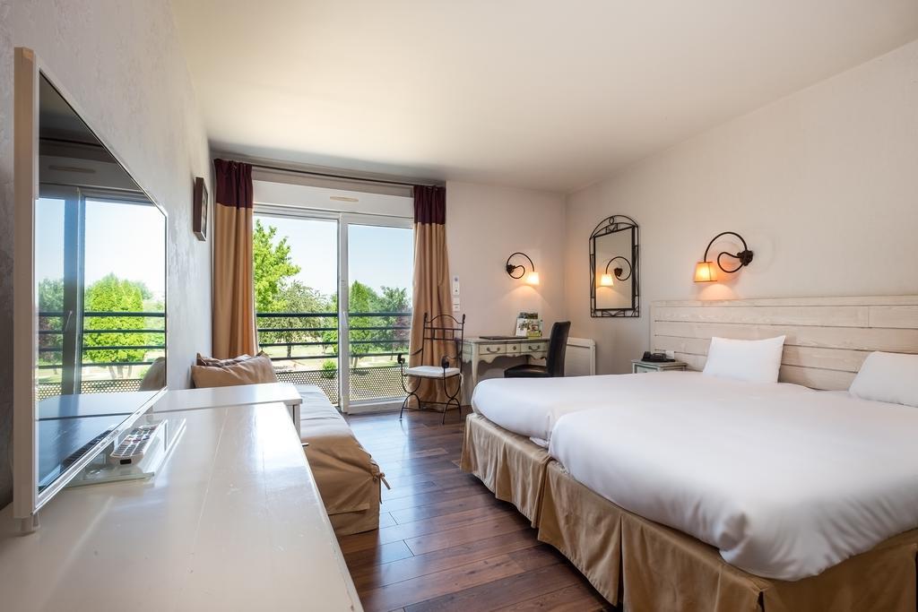 Logis L'Ermitage Hotel & Restaurant Saulges Exteriör bild