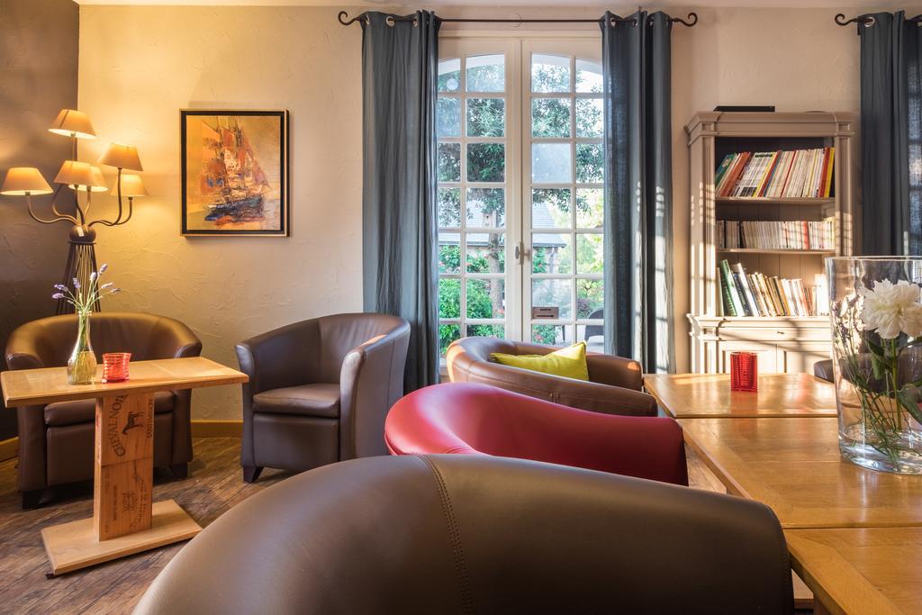 Logis L'Ermitage Hotel & Restaurant Saulges Exteriör bild