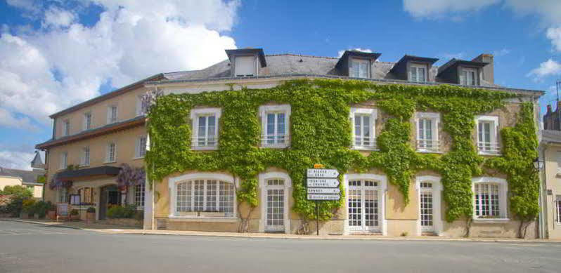 Logis L'Ermitage Hotel & Restaurant Saulges Exteriör bild