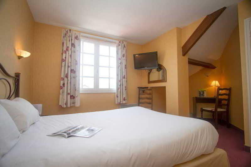 Logis L'Ermitage Hotel & Restaurant Saulges Exteriör bild