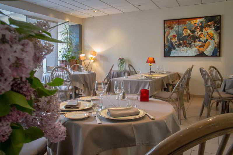 Logis L'Ermitage Hotel & Restaurant Saulges Exteriör bild