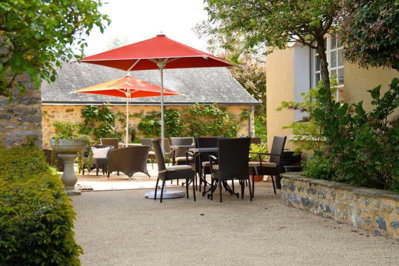 Logis L'Ermitage Hotel & Restaurant Saulges Exteriör bild