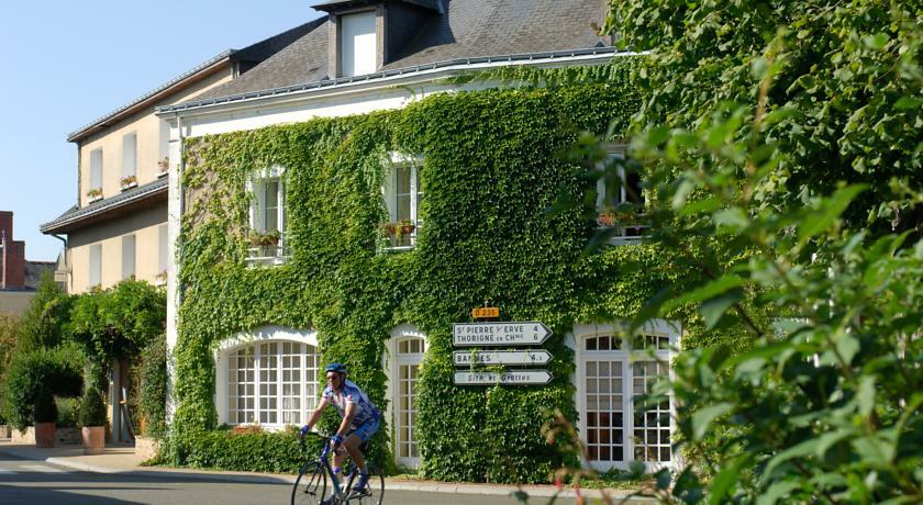 Logis L'Ermitage Hotel & Restaurant Saulges Exteriör bild