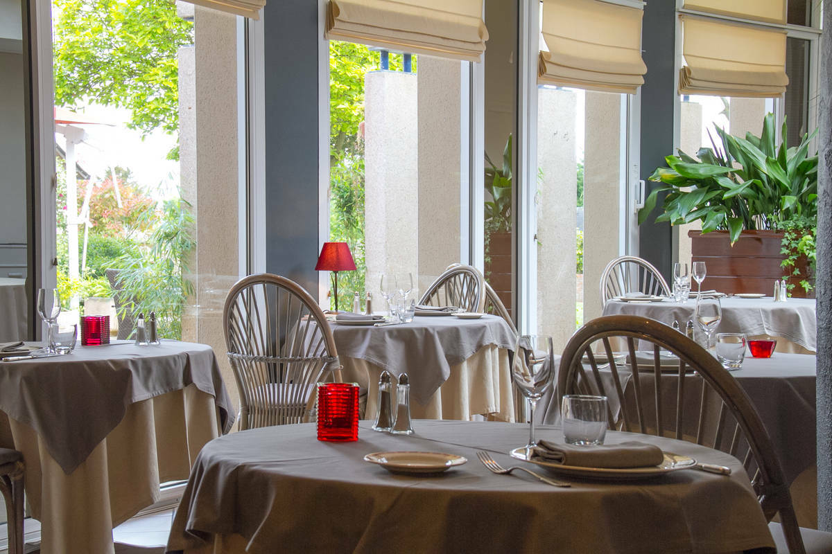 Logis L'Ermitage Hotel & Restaurant Saulges Exteriör bild